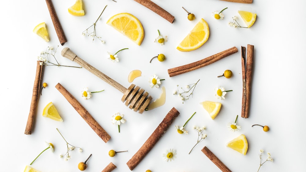 Citron tea preparation with brown sticks and slices of lemons
