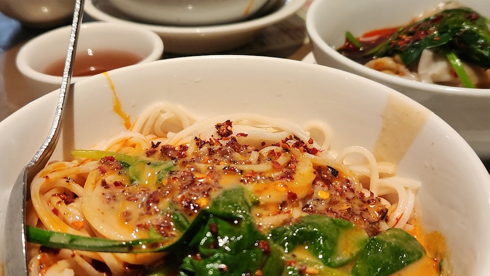 Flavorful Vegan Dan Dan Noodles: A Spicy and Mouthwatering Delight
