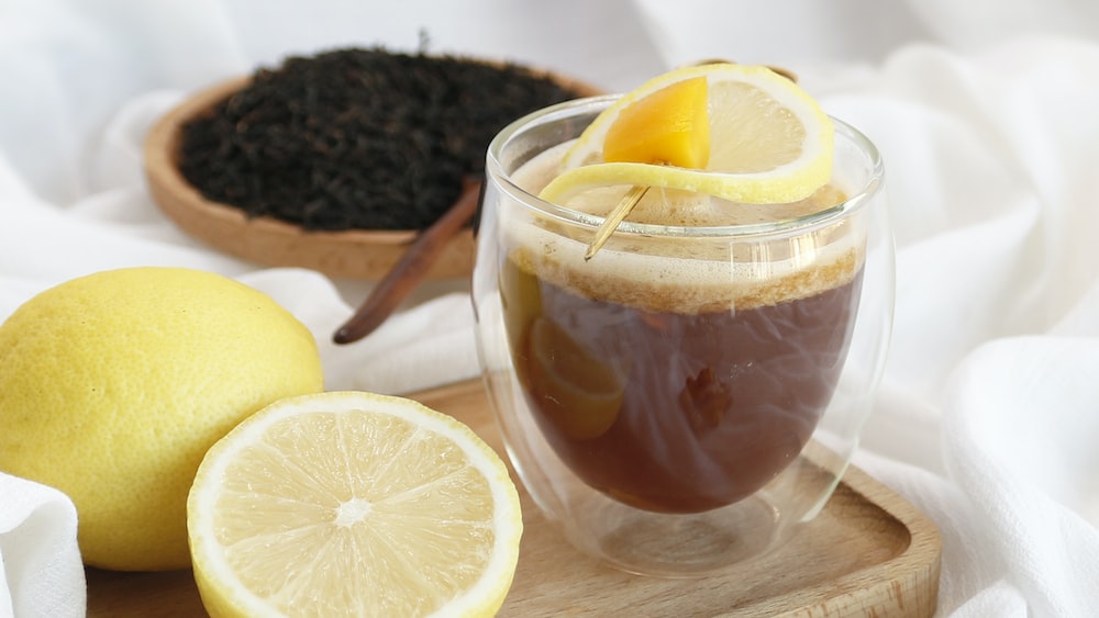 Ginger and Lemon Tea: Refreshing Black Tea with Zesty Lemon Slices