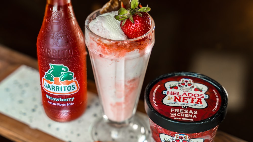 Refreshing Flavor Combinations: Jarritos Strawberry and Fresas con Crema Helados Neta Float