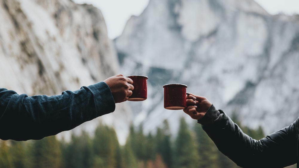 Tea lovers bonding over red mugs