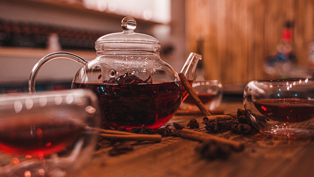 Teapot Brewing Guide: Clear Glass Teapot on Wooden Table